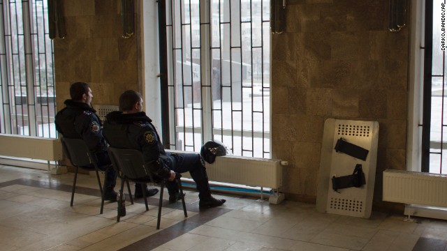 Police guard a government building in Donetsk on February 26.